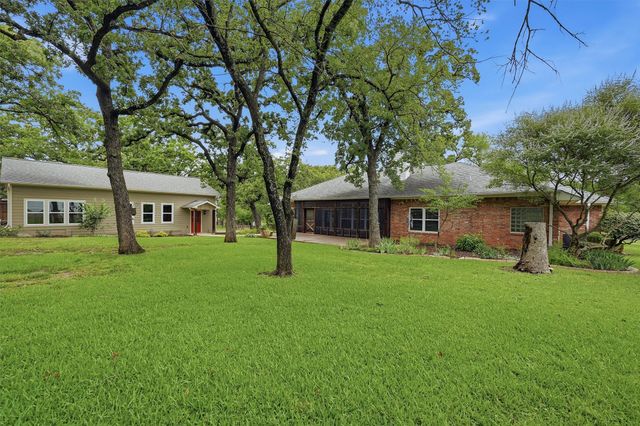 106 Santee Drive, Lake Kiowa, TX 76240