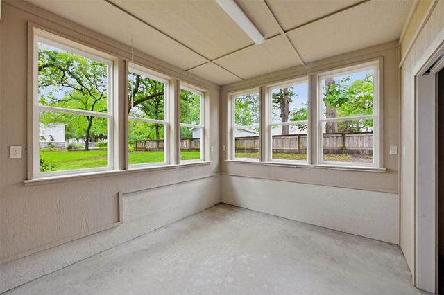 106 Santee Drive, Lake Kiowa, TX 76240