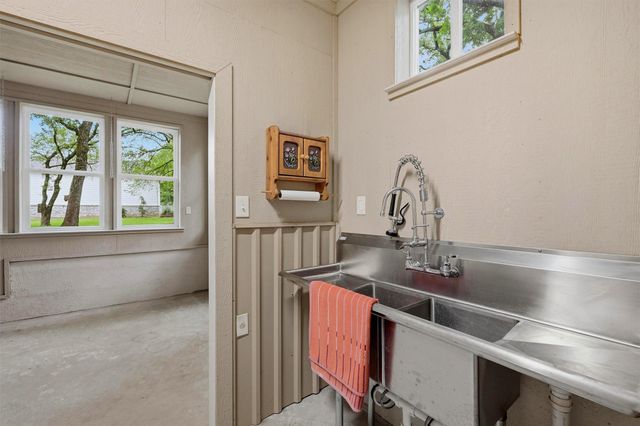 106 Santee Drive, Lake Kiowa, TX 76240