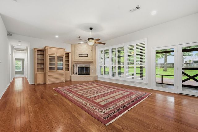 106 Santee Drive, Lake Kiowa, TX 76240