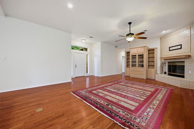 106 Santee Drive, Lake Kiowa, TX 76240