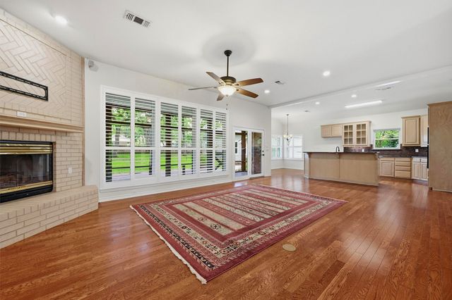 106 Santee Drive, Lake Kiowa, TX 76240