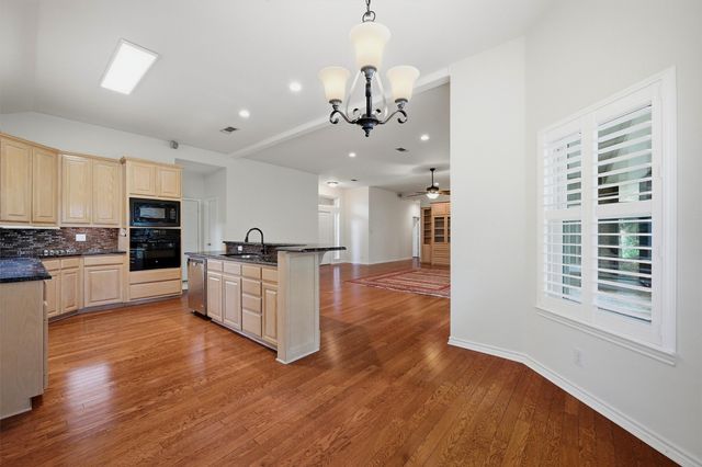 106 Santee Drive, Lake Kiowa, TX 76240