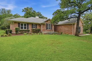 106 Santee Drive, Lake Kiowa, TX 76240