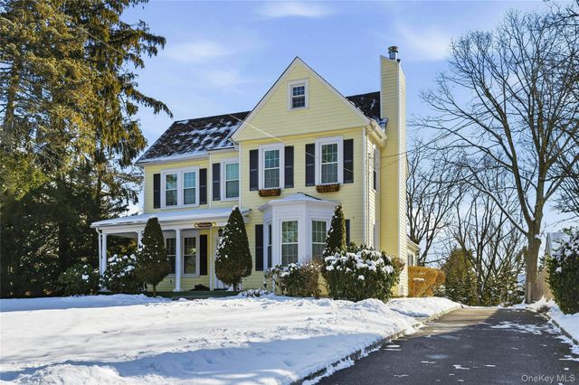 13 Walnut Street, Glen Head, NY 11545