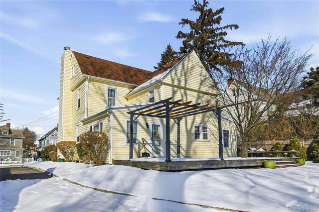 13 Walnut Street, Glen Head, NY 11545