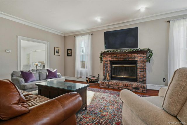 13 Walnut Street, Glen Head, NY 11545