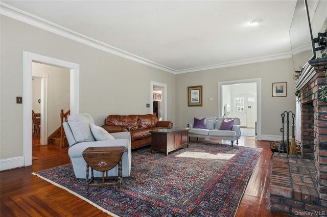 13 Walnut Street, Glen Head, NY 11545