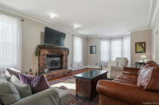 13 Walnut Street, Glen Head, NY 11545