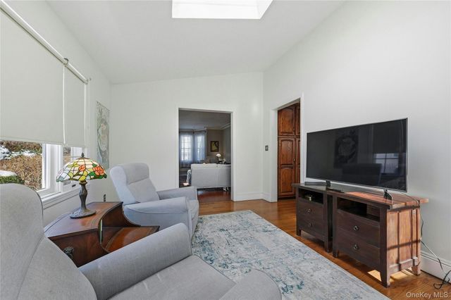 13 Walnut Street, Glen Head, NY 11545