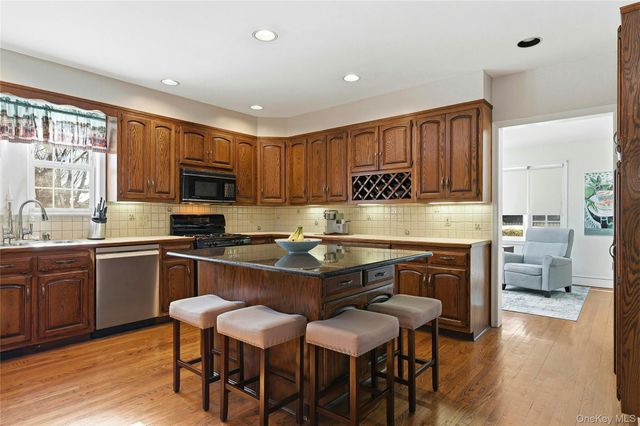 13 Walnut Street, Glen Head, NY 11545