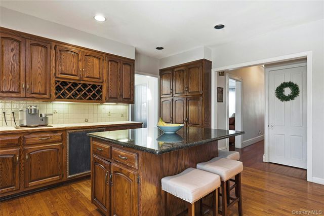 13 Walnut Street, Glen Head, NY 11545