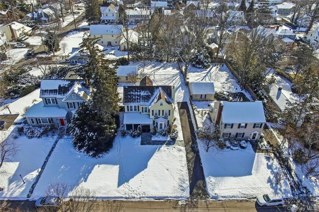 13 Walnut Street, Glen Head, NY 11545