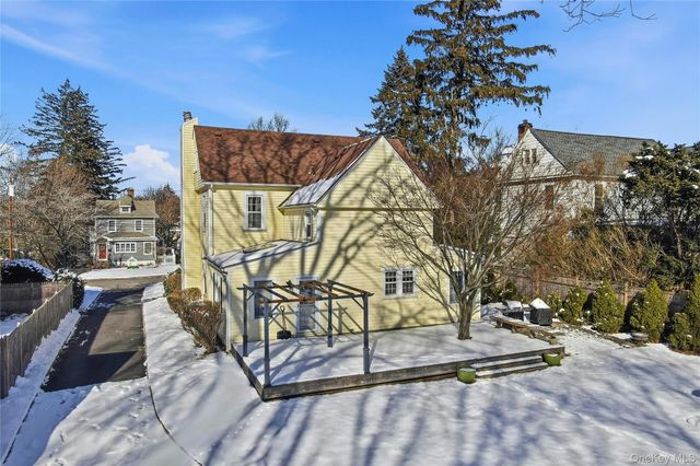 13 Walnut Street, Glen Head, NY 11545