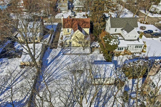 13 Walnut Street, Glen Head, NY 11545