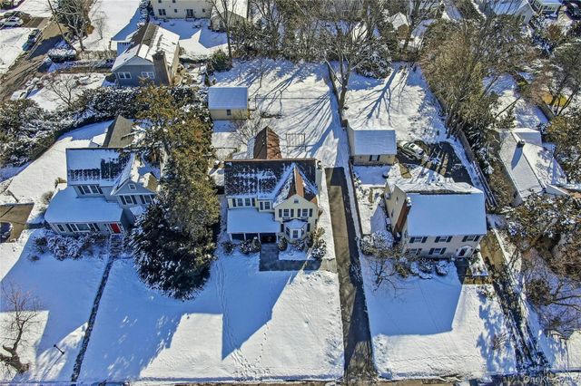 13 Walnut Street, Glen Head, NY 11545