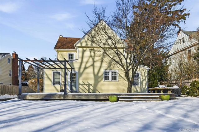 13 Walnut Street, Glen Head, NY 11545