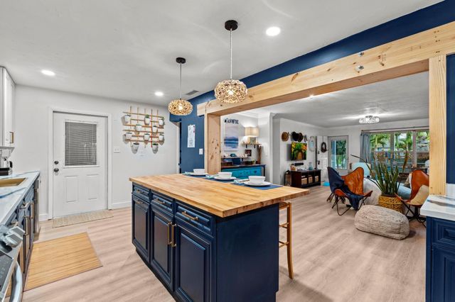 18989 SE Hillcrest Drive, Tequesta, FL 33469