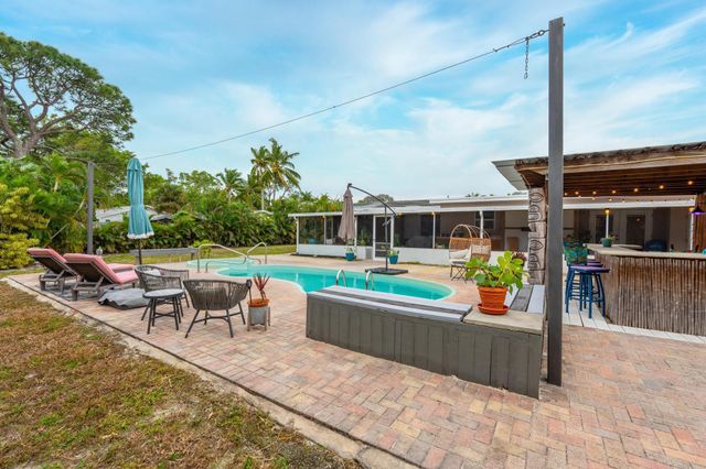 18989 SE Hillcrest Drive, Tequesta, FL 33469