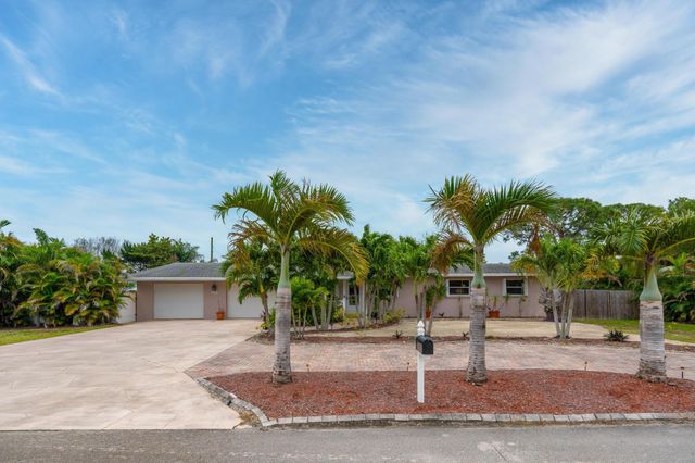 18989 SE Hillcrest Drive, Tequesta, FL 33469