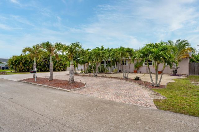 18989 SE Hillcrest Drive, Tequesta, FL 33469