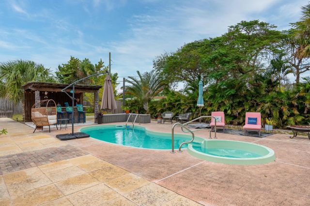 18989 SE Hillcrest Drive, Tequesta, FL 33469