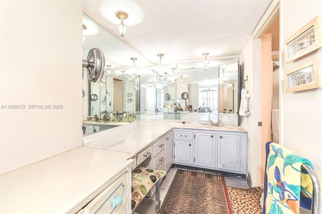 6039 Collins Ave 833, Miami Beach, FL 33140