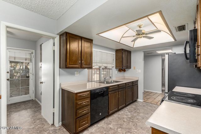 2925 W LAMAR Road, Phoenix, AZ 85017