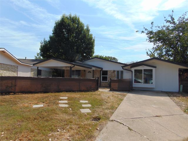 704 La Fonda Circle, Seagoville, TX 75159
