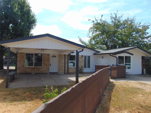 704 La Fonda Circle, Seagoville, TX 75159