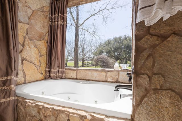 2009 Fm 950, Eagle Lake, TX 77434