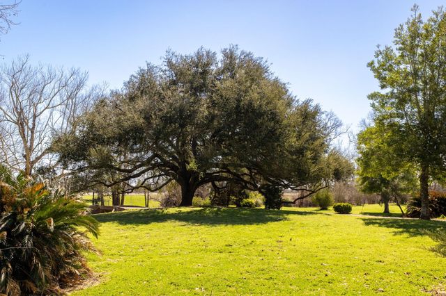 2009 Fm 950, Eagle Lake, TX 77434