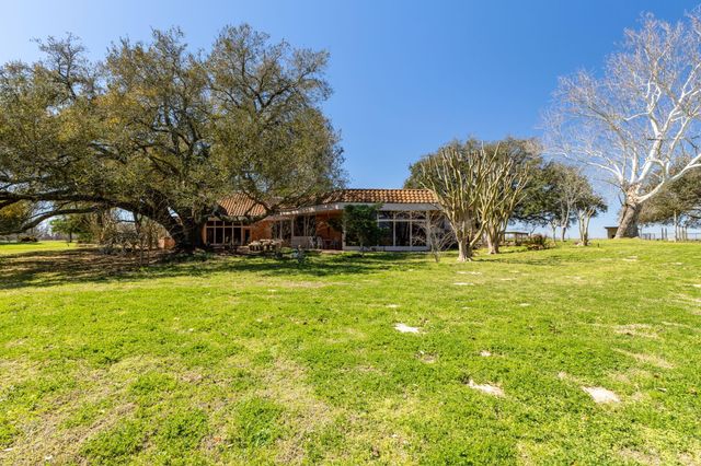 2009 Fm 950, Eagle Lake, TX 77434