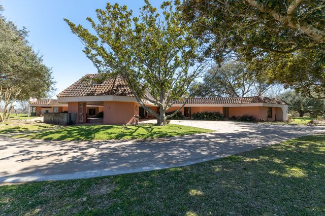 2009 Fm 950, Eagle Lake, TX 77434