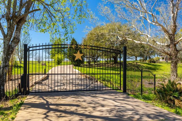 2009 Fm 950, Eagle Lake, TX 77434