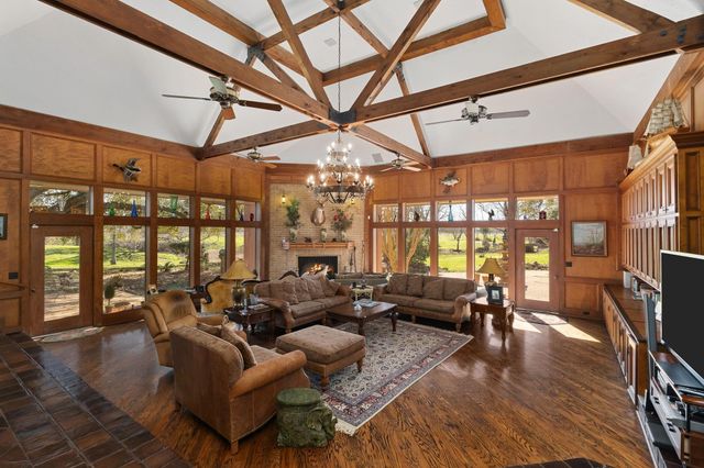 2009 Fm 950, Eagle Lake, TX 77434