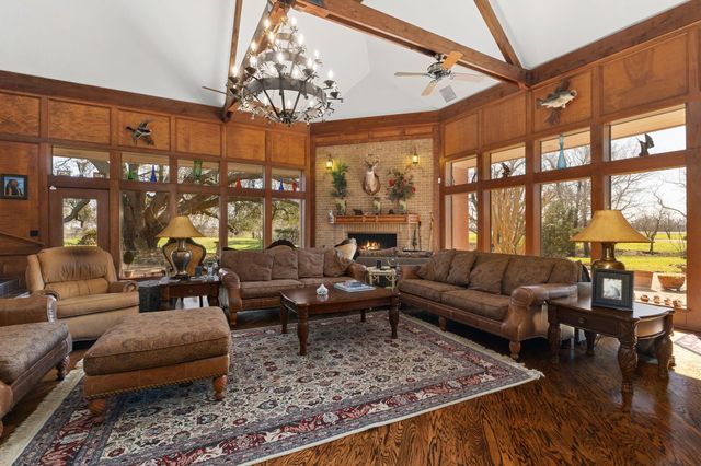 2009 Fm 950, Eagle Lake, TX 77434