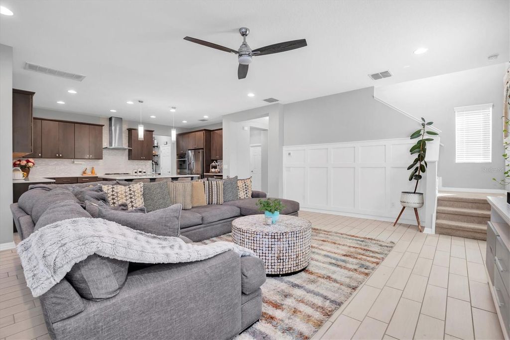 Image 20 of property listing at 3833 VILLAMORE LANE, Odessa, FL 33556