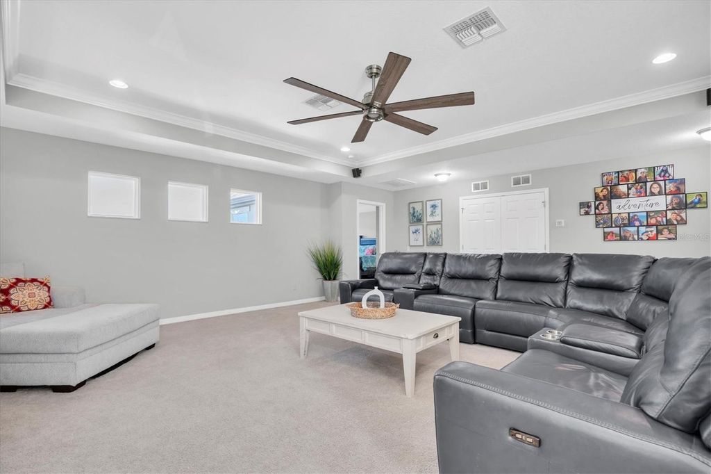 Image 25 of property listing at 3833 VILLAMORE LANE, Odessa, FL 33556