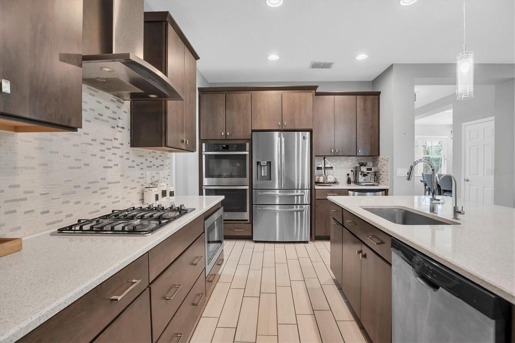 Image 7 of property listing at 3833 VILLAMORE LANE, Odessa, FL 33556