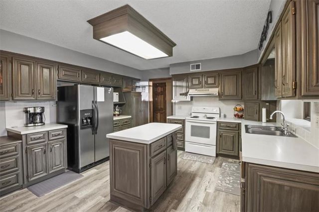 3705 S Marion Court, Independence, MO 64055