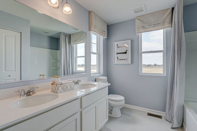 306 Kingsport Drive, South Elgin, IL 60177