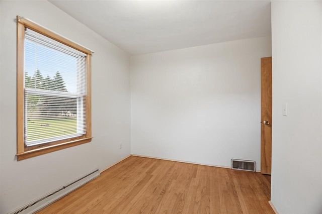 418 LIMA STREET, New London, WI 54961