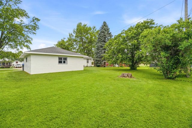 418 LIMA STREET, New London, WI 54961