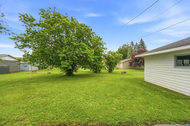 418 LIMA STREET, New London, WI 54961