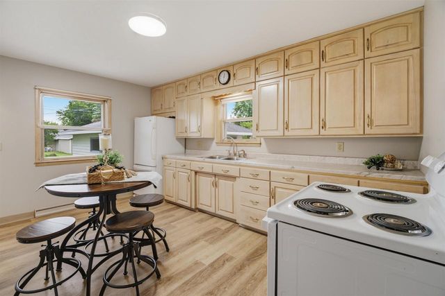 418 LIMA STREET, New London, WI 54961