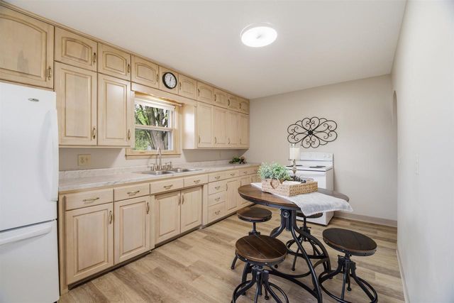418 LIMA STREET, New London, WI 54961