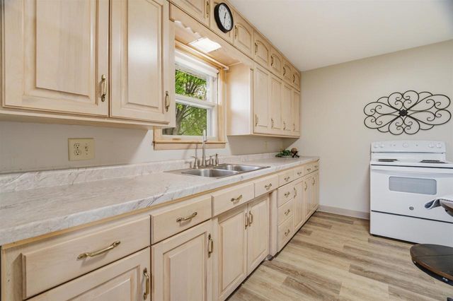 418 LIMA STREET, New London, WI 54961