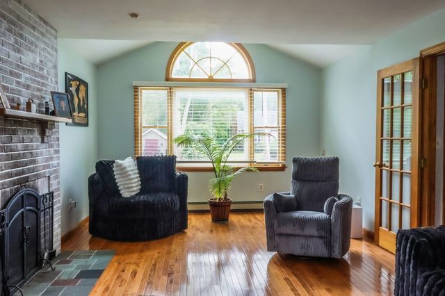 37 Rhode Island Ave, Dartmouth, MA 02747