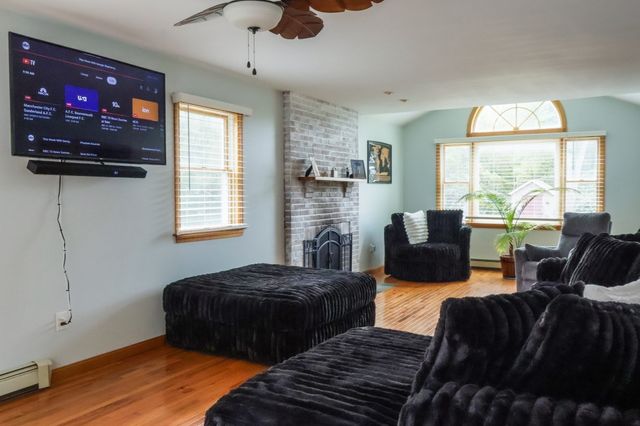 37 Rhode Island Ave, Dartmouth, MA 02747